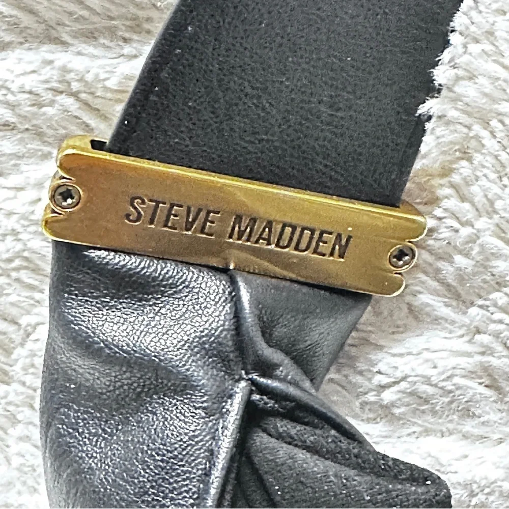Steve Madden Black Vegan Hobo Purse, Excellent condition, Gold & Silver Hardware